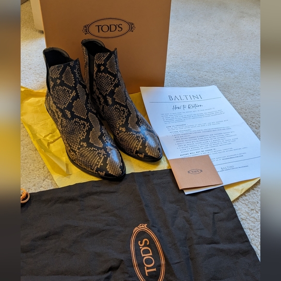 Tod's Women's Snakeskin Print Embossed Leather Booties. Size: 37. color: brown. - Picture 8 of 9